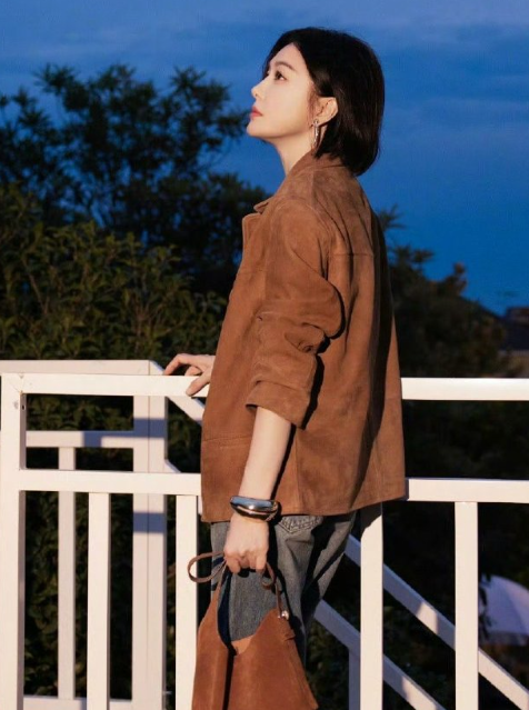 秦岚的蓝调时刻出发图氛围感封神