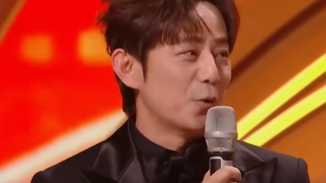 嗓子嘶哑，一脸疲惫！51岁何炅的现状，揭开了娱乐圈最无情的一面