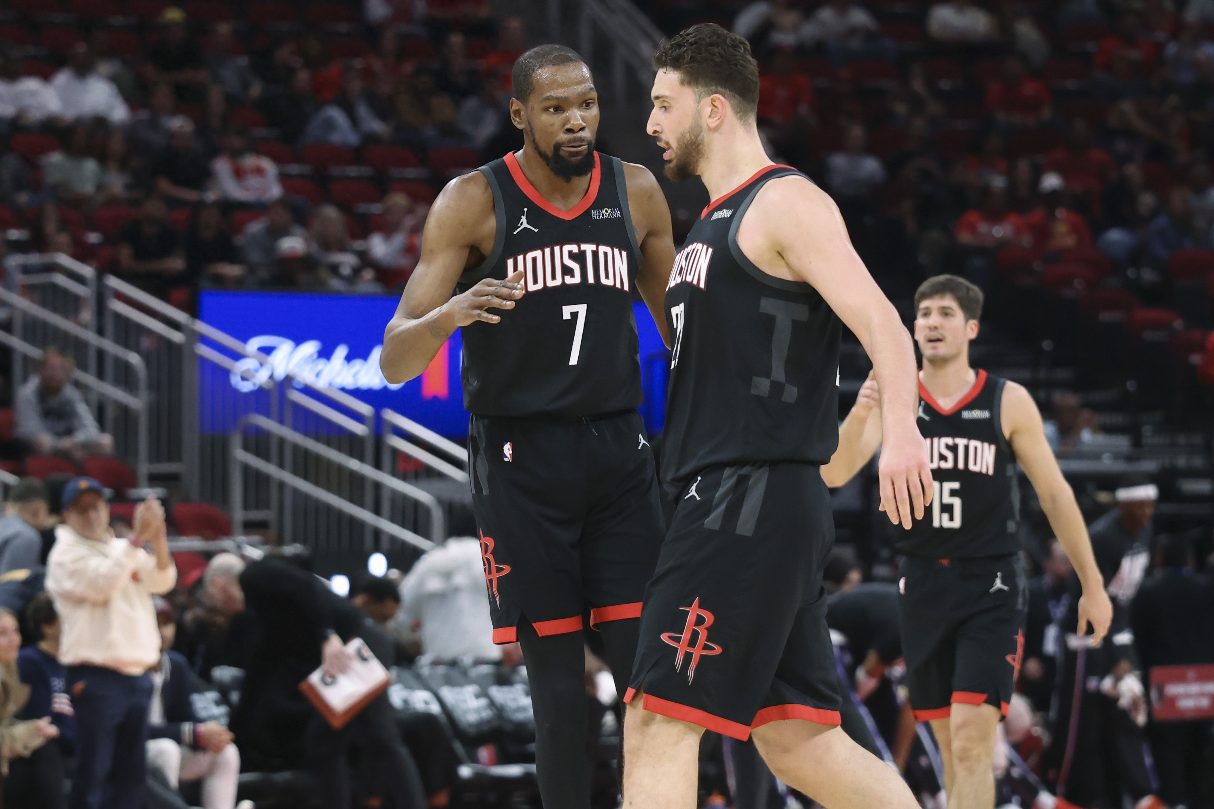 一天到晚黑神京，抓住球场上动作一帧一帧看，一有不对就黑，有啥意思呢，是不是能带来