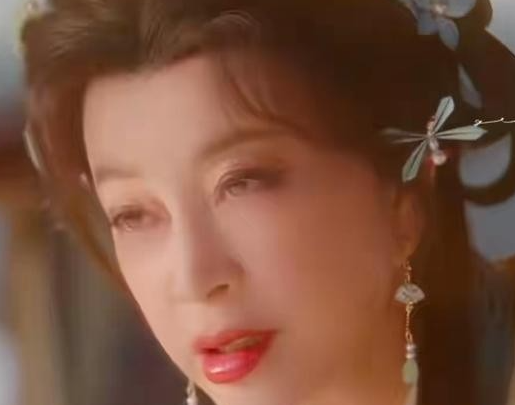 刘晓庆的问题压根就不是演技
是她还当自己是那个能让唐高宗魂牵梦绕的18岁武媚娘。