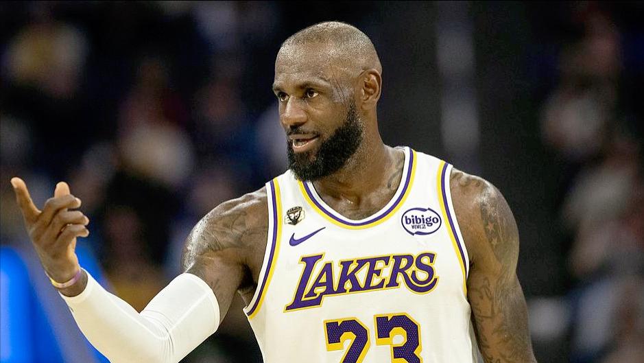 41岁詹姆斯半场20分三分全中创纪录，湖人28分狂胜勇士止三连败