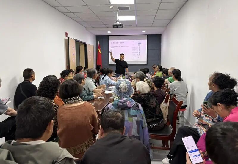 陕西西安市莲湖区：AI点亮生活 银龄乐享智趣