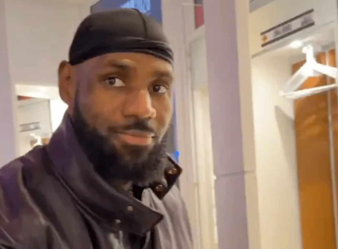 NBA全明星正赛决赛，美国星光队47-21大胜美国条纹队，最终取得本届全明星赛优