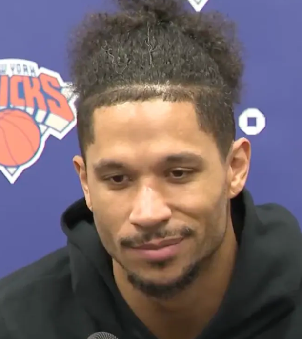 NBA总决赛G1，尼克斯将对阵马刺。
尼克斯球员约什-哈特在接受记者采访时谈维克