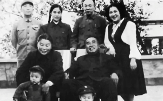 故事：1983年朱国华被判死刑后，康克清告诫孙辈：谁再不争气，我就登报声明，断绝关系！