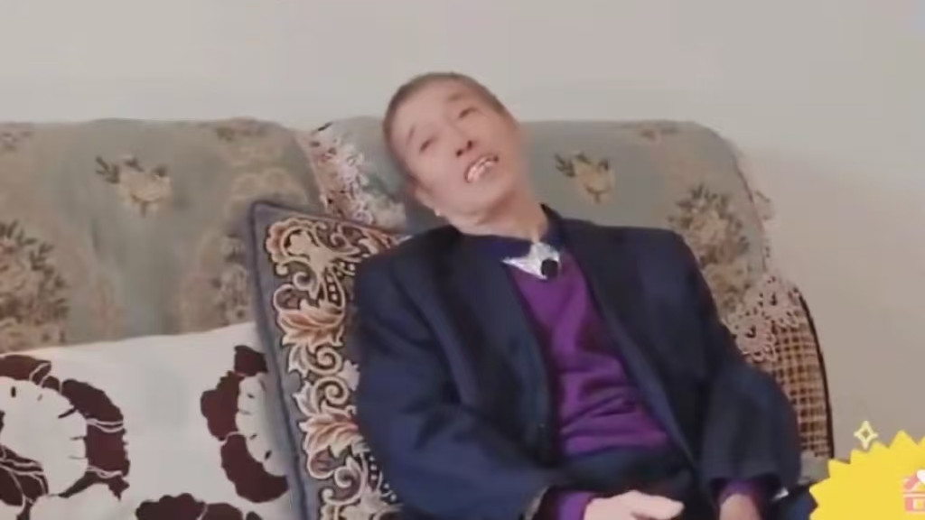 大爷难忍孤独寂寞，找漂亮老伴过二人世界，舍得给她花钱愿意养她