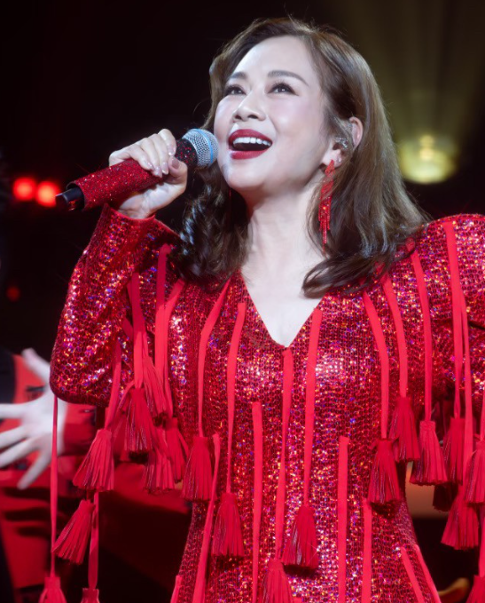 陈松伶这些年一直处于退休状态吧
有那么多歌曲吗她
除了参加了一个婆婆妈妈的综艺再