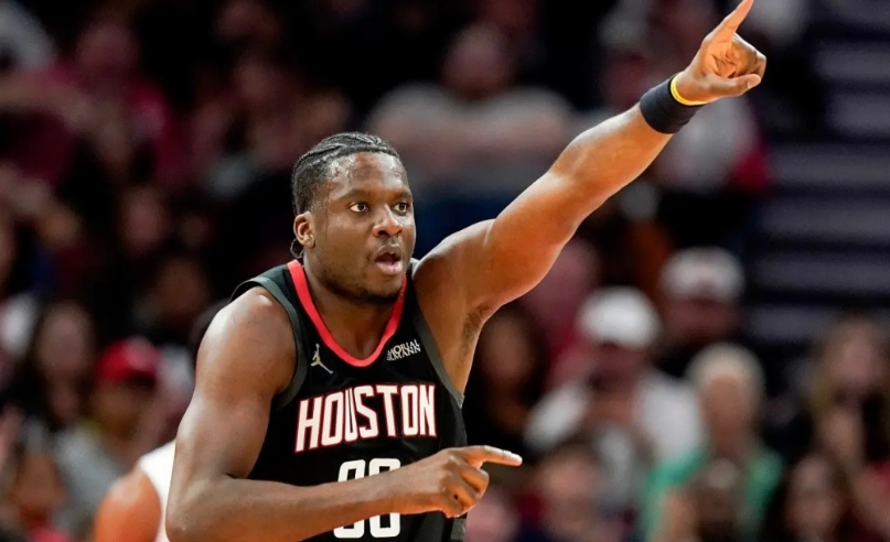 卡佩拉你是怎么得罪乌度卡了？


对阵湖人，但凡是有脑子的教练，都会因为之前艾顿