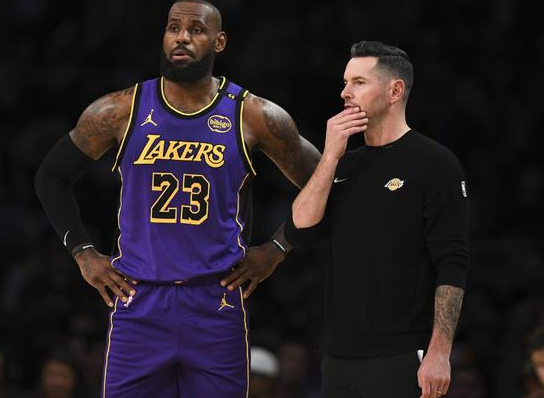 雷迪克就是为了自己着想，保帅位

别的队都轮休主力了。詹姆斯都41了，还上呢。以