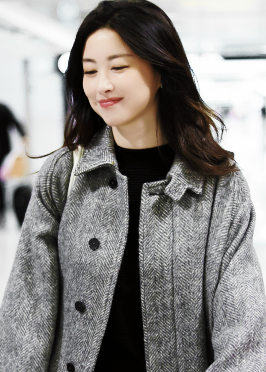 这么好看的姐姐要多来！