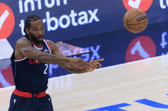 虽小卡的表现值超顶薪，但若想争冠，小卡还需降薪

小卡常规赛出勤顶破天也就60+