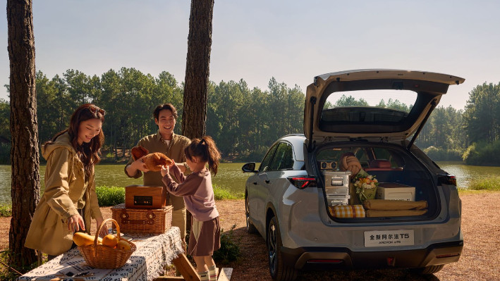 家用SUV最终抉择！深蓝S05不敌极狐T5实在靠谱