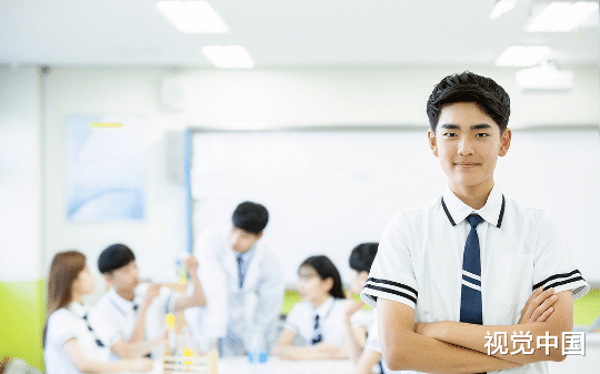 作为北京人，我在贴吧被嘲讽换个省份考不上专科，毅然把学籍迁到河南证明自己，结果被河南高中晚自习制服了