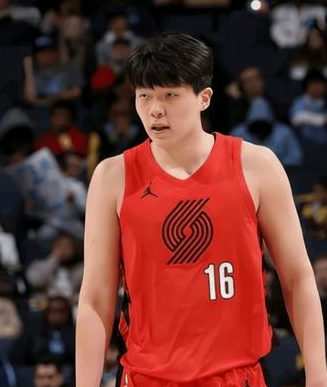 杨瀚森未出战，开拓者险胜步行者。NBA常规赛，开拓者客场挑战步行者，这场比赛，杨