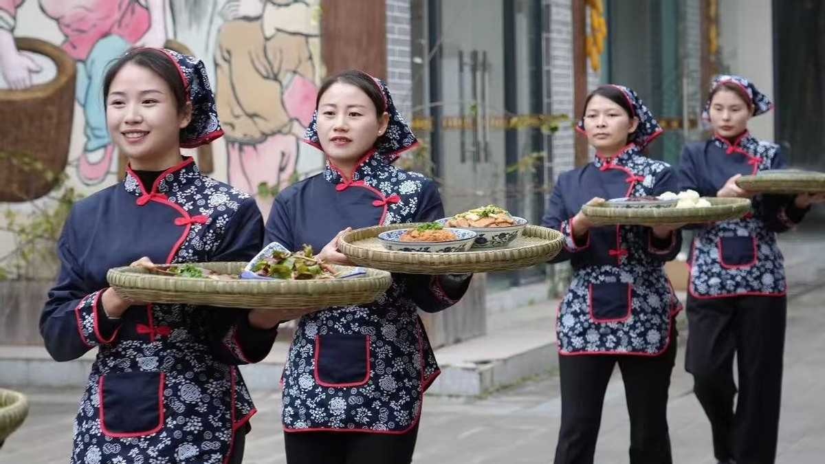 从客家后厨到千人席间！仪陇县市场监管局为簸箕宴全程“保鲜”
