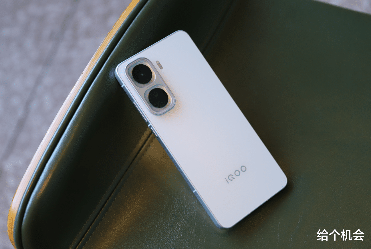 2500元左右，口碑“极好”的4款手机，用五年没压力