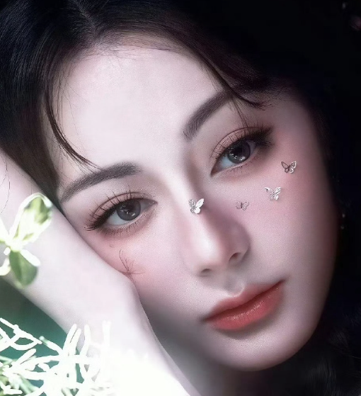 在时光幽径与你相逢，似遇璀璨辰星