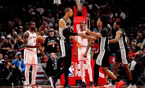 NBA常规赛，马刺将对阵魔术。
马刺主帅米奇-约翰逊接受了记者采访，谈到了球队的