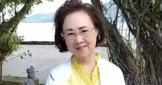 为什么说琼瑶害了很多中国女人
 
琼瑶毁掉的不是一个人，是整整一两代中国女人的爱