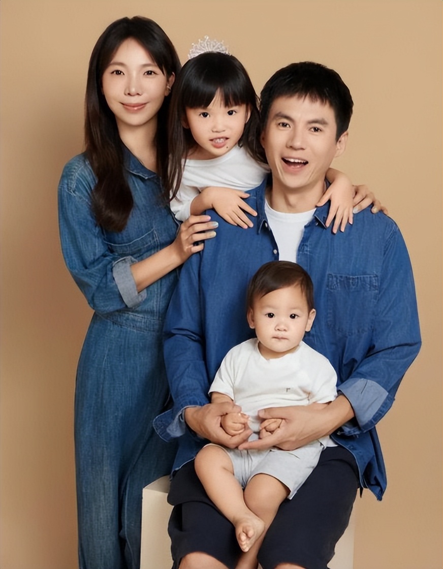 齐溪也是倒了霉了，宋这两口子出一次事，她就得被拉出来折腾一次。
 
看了那个综艺