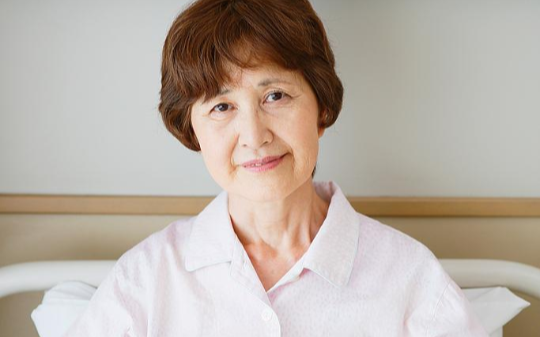 北大博士去美国后失联20年，母亲临终想见他一面，他却拒见：未经他人苦，莫劝他人善