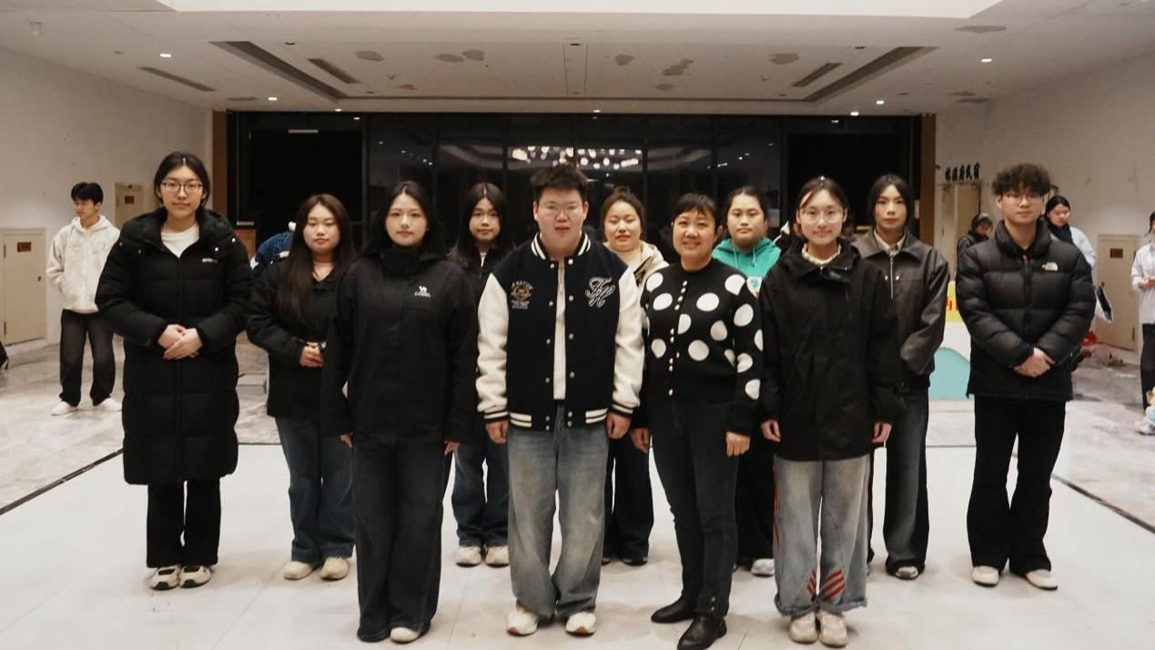 茶香进社区 乡土暖人心——上饶卫生健康职业学院康养学院“方味·乡土”团队开展公益饮茶实践活动