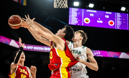 U17男篮世界杯第三战，中国国青男篮68-78负于立陶宛男篮，对方的身体对抗非常