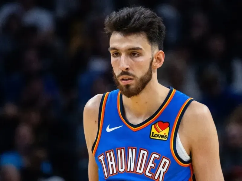 雷霆主帅戴格诺特今天接受了记者的采访。

谈到切特，戴格诺特表示：“今年季后赛我