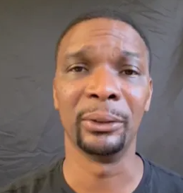 前NBA球员克里斯-波什在社交媒体提醒尼克斯切勿掉以轻心。
波什表示：“尼克斯现