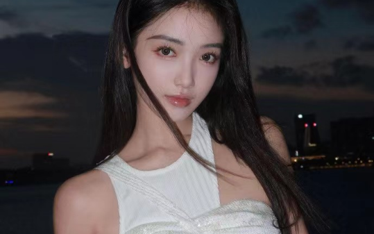 女儿被骂大象腿，我反手一耳光扇飞了恶毒老师。