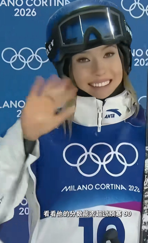 谷爱凌能在伤病困扰，比赛不多，依然凭借勇敢和天赋在竞争激烈的大跳台比赛获得一枚银