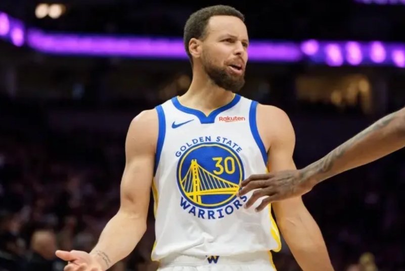 还得是库里呀，关键时刻三分锁定胜局，勇士淘汰快船，看看本场比赛球员表现：
1，库