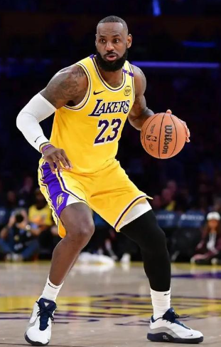 湖人跟火箭还真的能打，估计能打到G7
湖人有没有可能把比赛节奏降下来呢，火箭年轻