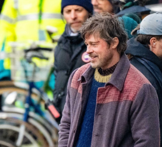 61岁的布拉德•皮特变身犀利哥
满脸伤痕+凌乱胡茬，这沧桑感扑面而来，跟他以往的