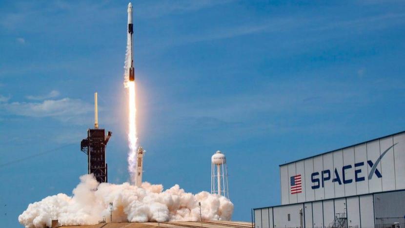 SpaceX一夜2万亿：亏着钱也能封神？中国商业航天真正的机会在哪？