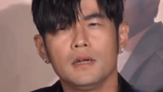 ​周杰伦被小女儿化妆扮公主！自嘲疯疯癫癫风度翩翩