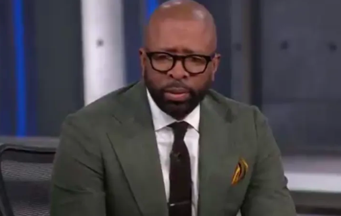 NBA季后赛G5，马刺将对阵开拓者。
TNT评论员Kenny Smith在节目中