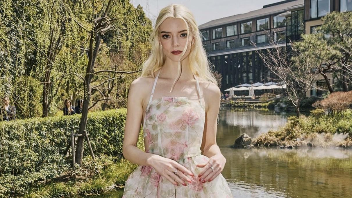 安雅的初夏时髦单品，小碎花与辣妹装“无缝衔接”，超个性