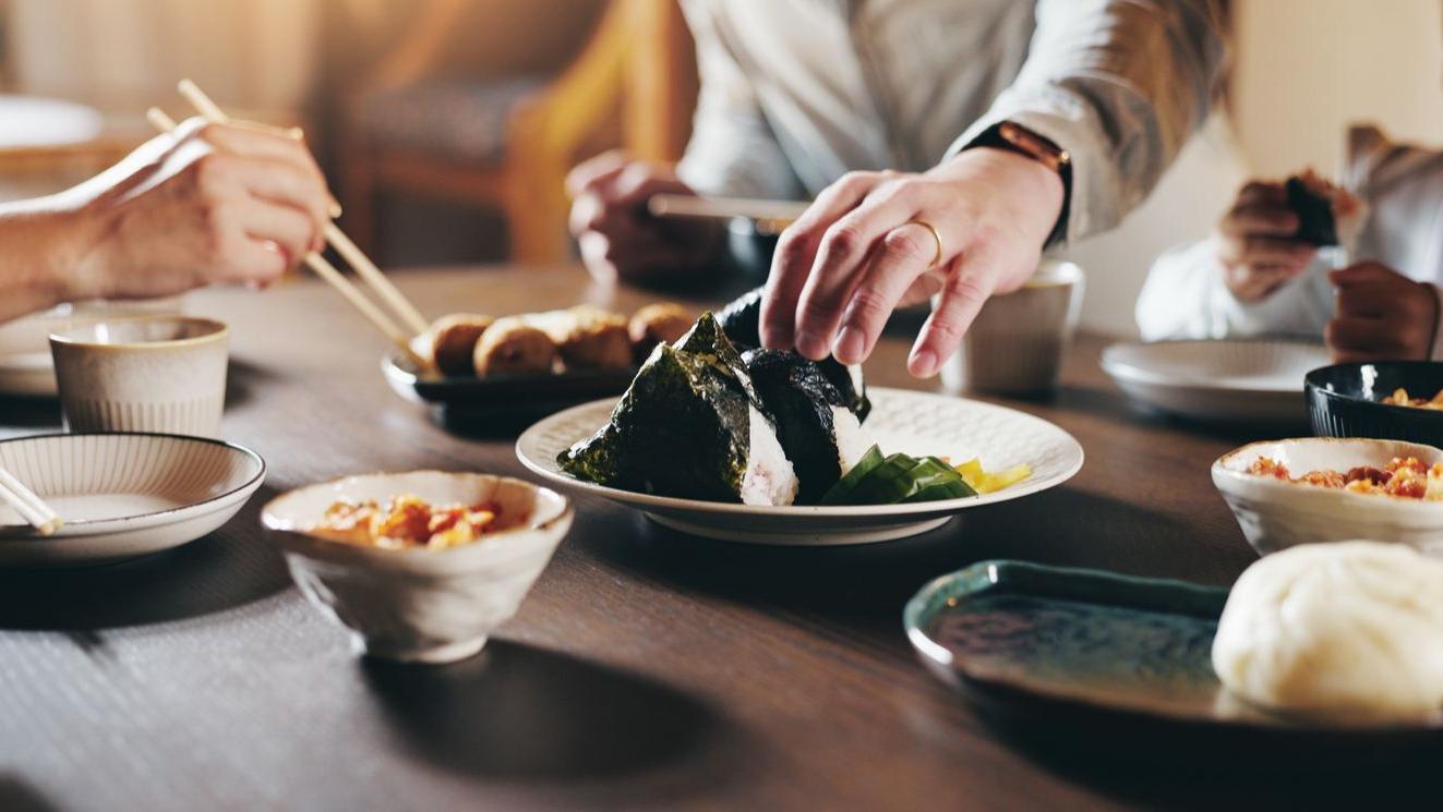 一人食、省钱、怕麻烦！日本餐桌正在被 “懒人经济” 改写