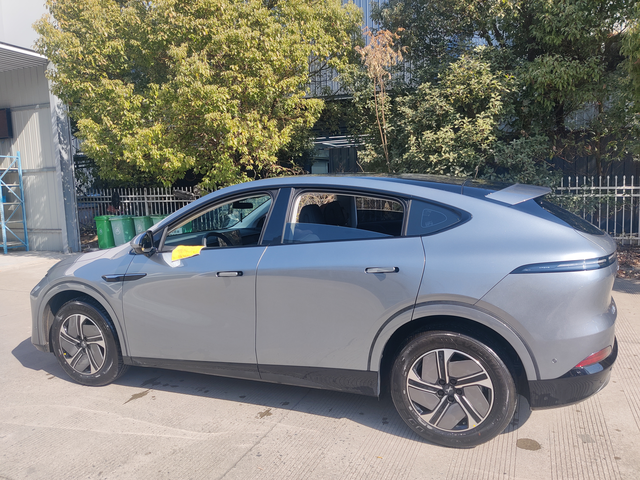 电车就选新势力
电车肯定是买新势力，新势力造型前卫，科技更高端，更符合年轻人的市