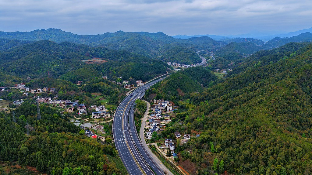 福银高速公路江西段并行线来了！工程投资132.6亿元，双向六车道
