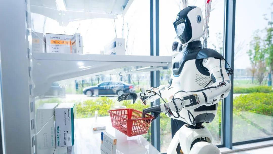 弋矶山医院来了个“编外勤务员”，启智如何用具身智能机器人让医疗更从容