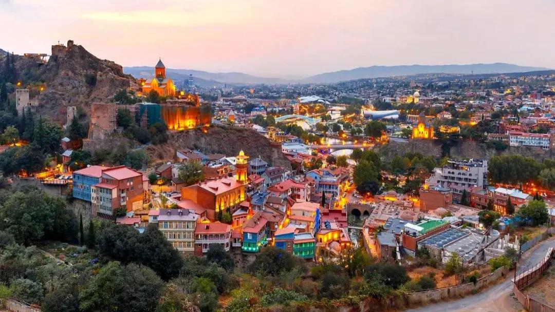 格鲁吉亚竟然被同一个人八次反复捶打入侵过