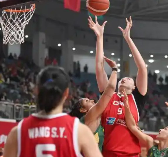 北京时间3月6日19：30，今晚中国女篮和巴西女篮迎来第二场热身赛！

上一场交