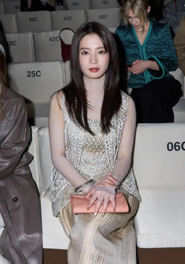 张雅钦首次出征时装周便惊艳全场！