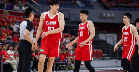 中国男篮已经抵达沈阳开始备战对阵日本的比赛。据据媒体人球圈赵探长透露，中国男篮抵