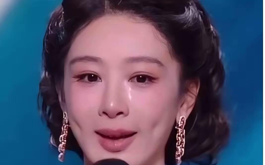 之前有人说肖战和杨紫当年互生情愫我还嗤之以鼻，现在看这眼神，