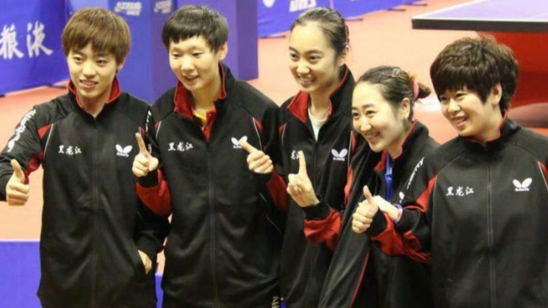 珍贵的一张黑龙江女乒球员的合影：除了王曼昱，其余4人能认出3人
