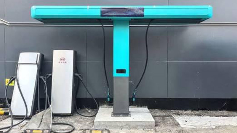 液冷技术双枪充电！5分钟补能400Km，比亚迪大批量铺装兆瓦闪充桩