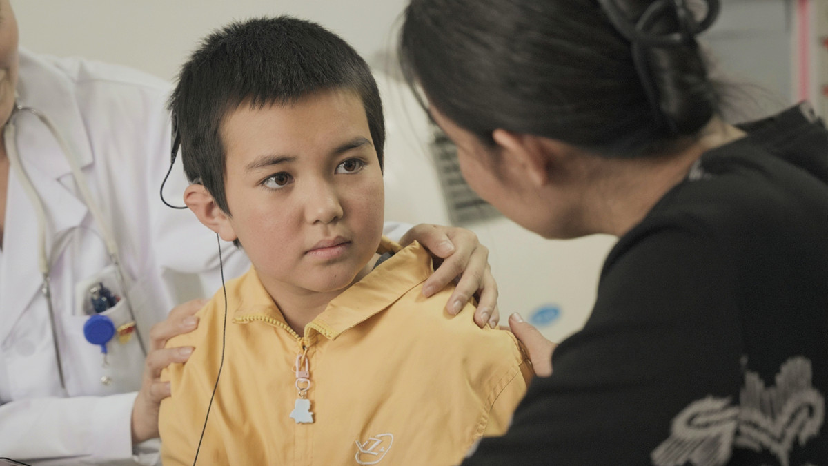 浓缩921个真实故事 微短剧《启明》在新疆阿克苏温情点映